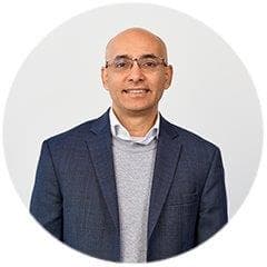 Headshot of CRUK Trustee Rakshit Kapoor.