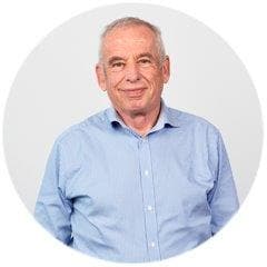 Headshot of CRUK Trustee Nic Jones.